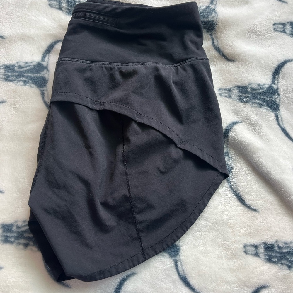 Black Women's Lululemon speed up shorts